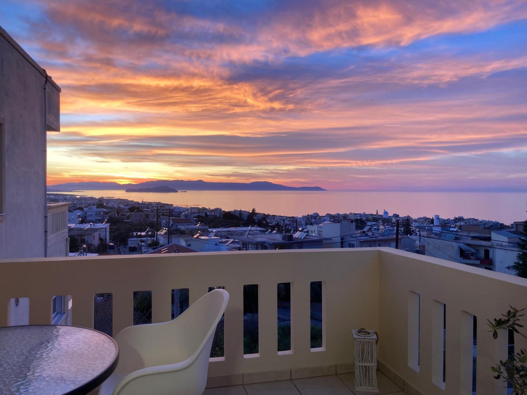 Stephanie'S Place - Charming Apartment With Sea View Ханя Екстериор снимка